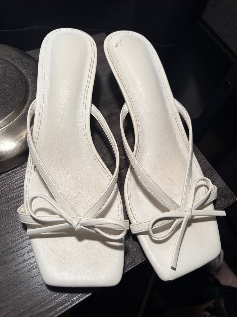 Classic White Bow-Accent Women's Slide Sandals